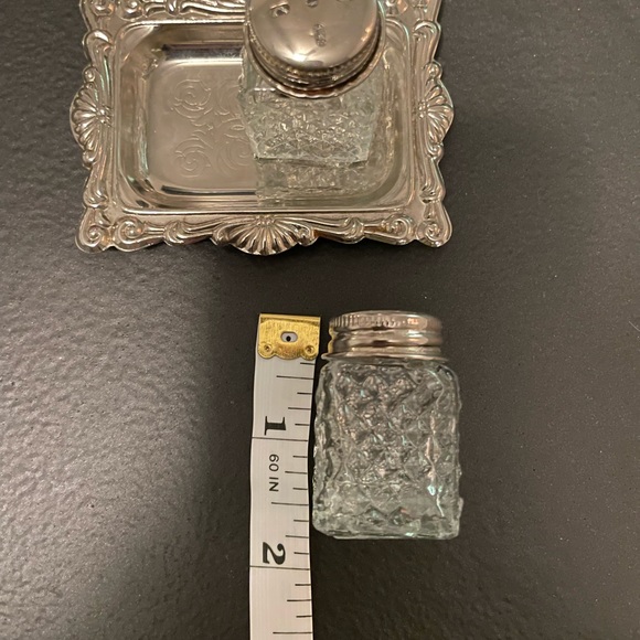 Fairy Brand | Vintage Crystal Silver Plated Salt & Pepper Mini Shakers - Picture 5 of 10